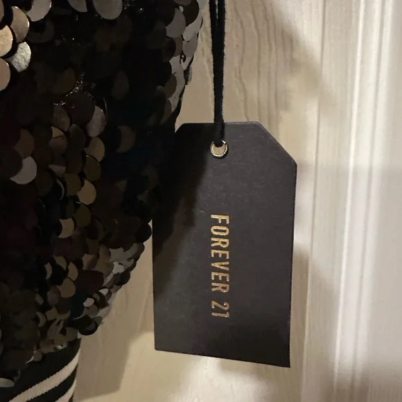 NWT Forever 21 Cropped Mesh & Sequin Tank Size Small - Picture 2 of 8